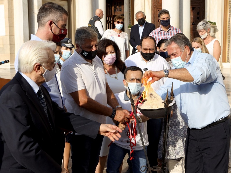 Από τη Μητρόπολη Αθηνών ξεκίνησε η 19η λαμπαδηδρομία Εθελοντών Αιμοδοτών