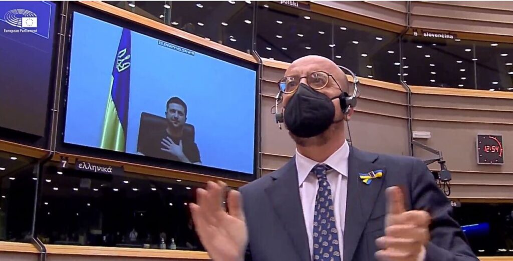 Η δραματική ομιλία Ζελένσκι στο Ευρωκοινοβούλιο που έκανε και τον μεταφραστή να δακρύσει!