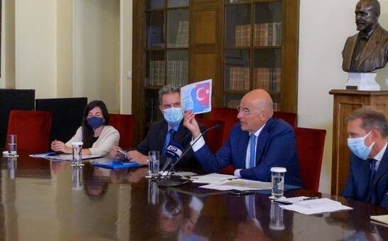 Συνάντηση Δένδια με απόφοιτους και φοιτητές του Χάρβαρντ – Τους παρουσίασε χάρτη των τουρκικών προκλήσεων