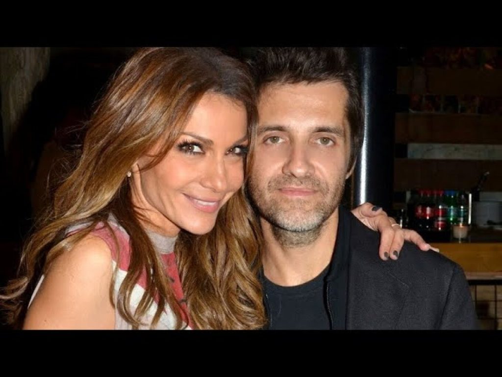 Η Δέσποινα Βανδή και ο Φοίβος ποζάρουν παρέα στην επίσημη πρεμιέρα του “Γεια – The Musical”