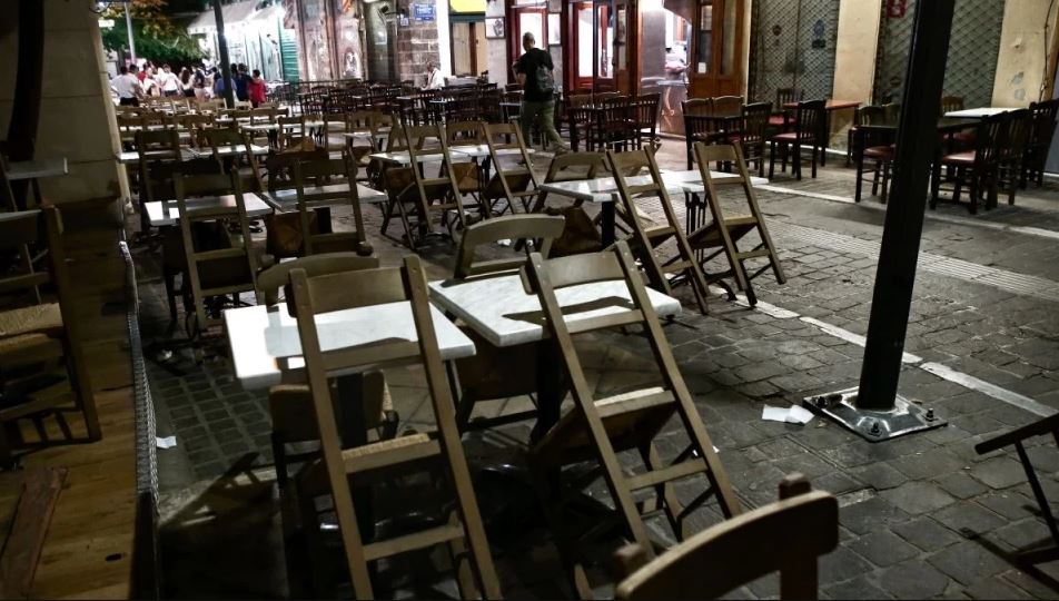 Δήμος Αθηναίων: Τριήμερο λουκέτο σε 10 καταστήματα εστίασης για παράνομα τραπεζοκαθίσματα