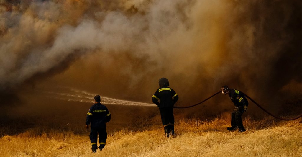 Πυρκαγιές: Σε κατάσταση ακραίου κινδύνου 13 περιφερειακές ενότητες – Το «εκρηκτικό μείγμα» και η έκκληση της Πυροσβεστικής
