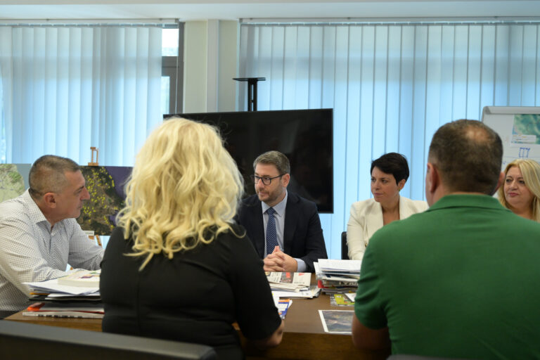 Ανδρουλάκης: Στηρίζουμε την προσπάθεια για υποδομές στη Θεσσαλία!