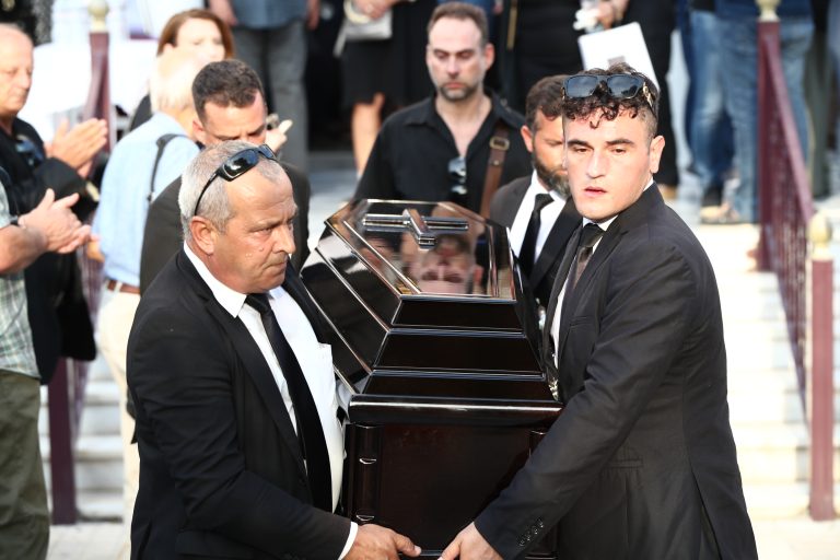 Το τελευταίο αντίο στον Παύλο Γερακάρη (PHOTO)