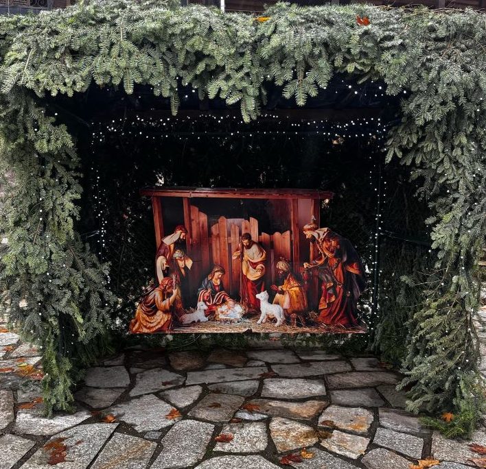 Στόλισαν μία «copy-paste» φάτνη! (photo)