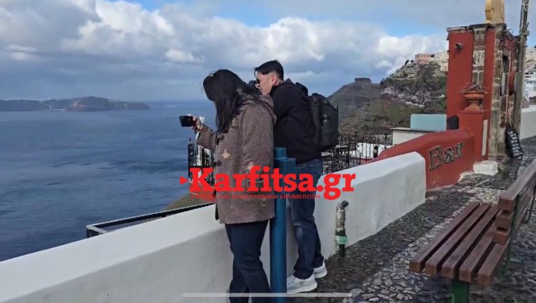 Απτόητοι από τους σεισμούς οι ξένοι τουρίστες (VIDEO)