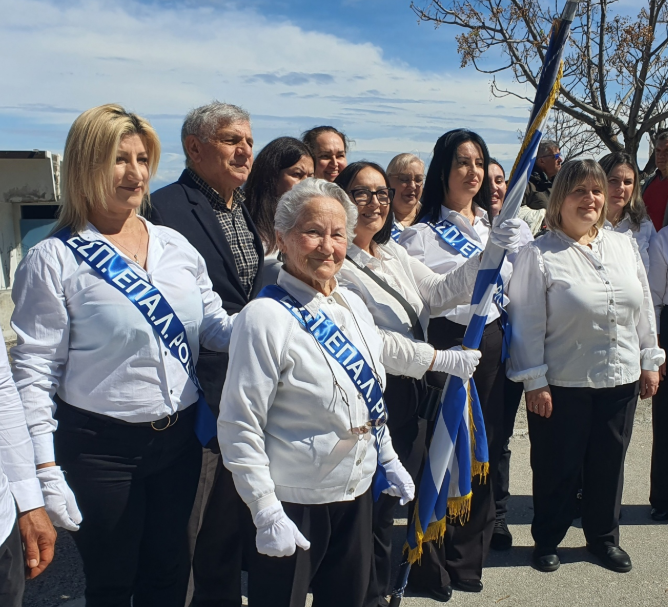 82 χρόνια ζωντάνιας: Η κυρία Σοφία παρέλασε στη Ρόδο για την 25η Μαρτίου