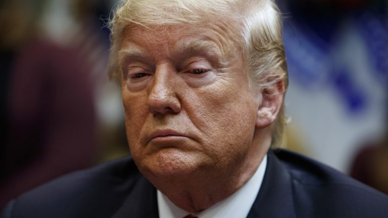 Reuters: Σε τεντωμένο σχοινί ο Τραμπ – Κλιμακώνεται η πίεση στον πόλεμο με το Ιράν