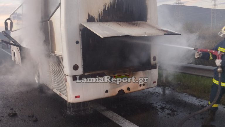 Καρδίτσα: «Λαμπάδιασε» λεωφορείο του ΚΤΕΛ (PHOTOS)