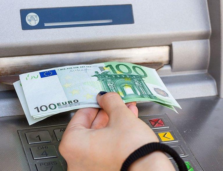 «Ζεστό» χρήμα για 81.800 δικαιούχους: Πότε πληρώνουν e-ΕΦΚΑ και ΔΥΠΑ μέχρι τις 22 Μαΐου