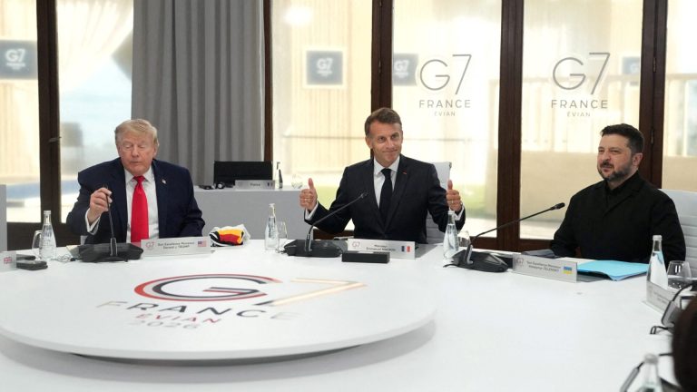 Μακρόν, “το μέσον”: «Εντάξει, θα το κανονίσουμε» σε Ζελένσκι για συνάντηση με τον Τραμπ (Video)