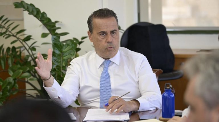Έργα 15 εκατ. ευρώ για τη λειψυδρία σε εννέα νησιωτικούς δήμους – Νέες αφαλατώσεις, δίκτυα και υποδομές ύδρευσης