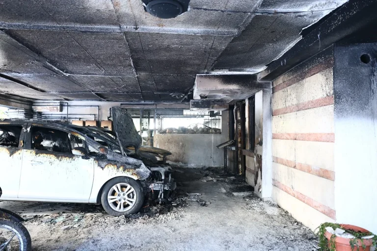 Κόμματα της αντιπολίτευσης καταδικάζουν τις επιθέσεις στα σπίτια στελεχών της ΝΔ στη Θεσσαλονίκη