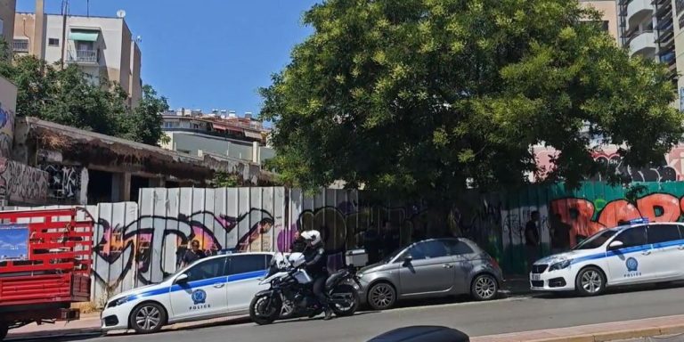 Συναγερμός στην ΕΛ.ΑΣ: Εντοπίστηκε ανθρώπινο μέλος σε βαλίτσα στην Κυψέλη (video)