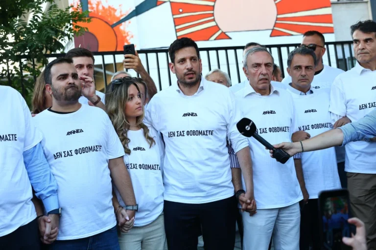 «Δεν σας φοβόμαστε»: Συγκέντρωση της ΝΔ έξω από το Ιπποκράτειο για το θάνατο της Βάγιας Νέστορα