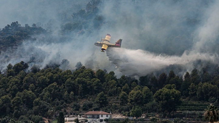 Πύρινος εφιάλτης στην Ισπανία: Ο Σάντσεθ κάνει έκκληση για εθνική «συμφωνία» για αντιμετώπιση των επιπτώσεων της κλιματικής αλλαγής
