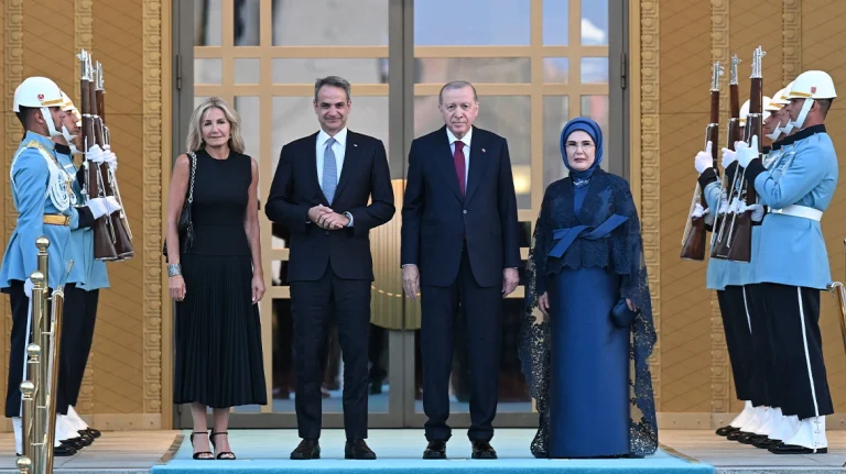 Τετ α τετ Μητσοτάκη – Ερντογάν στο Λευκό Παλάτι πριν από το δείπνο των ηγετών του ΝΑΤΟ