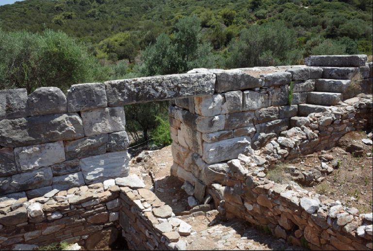 Ο Ραμνούντας αλλάζει: Το ΥΠΠΟ δίνει νέα ζωή σε έναν κρυμμένο θησαυρό της Αττικής