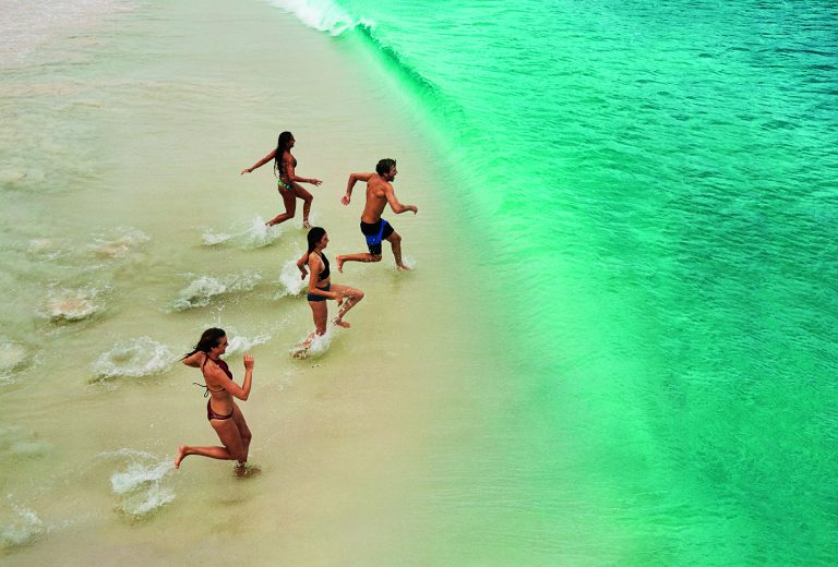 Καιρός: Ζέστη έως 39°C και ισχυροί βοριάδες – Πού επιμένουν οι υψηλές θερμοκρασίες (Video)