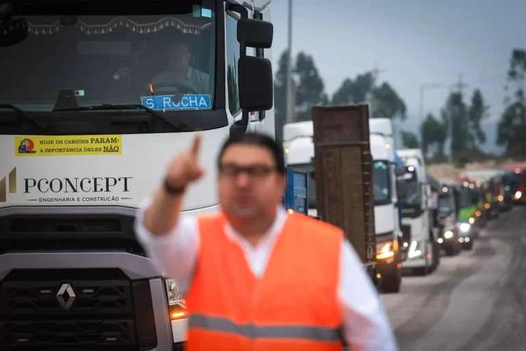 Ευρώπη: Άρχισαν τα… όργανα – 500 φορτηγά στους δρόμους της Πορτογαλίας για τα ακριβά καύσιμα (Video)
