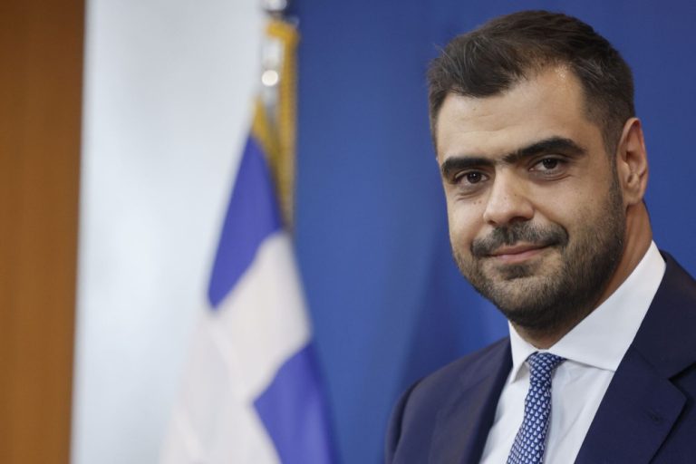 Με τον τρόπο του Κυβερνητικού Εκπροσώπου: Ο Παύλος Μαρινάκης απαριθμεί τα μέτρα Μητσοτάκη (Video)