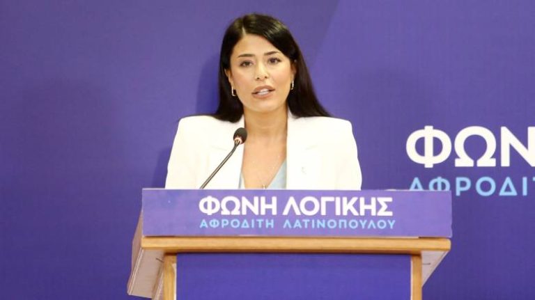 Λατινοπούλου κατά Βελόπουλου: «Είναι κομπογιαννίτης» – Νέα επίθεση στην κυβέρνηση για το μεταναστευτικό