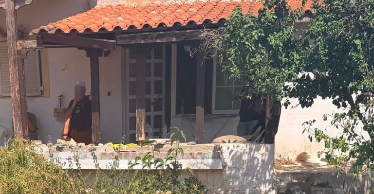 Μαραθώνας: Έθαψε τη μητέρα της στην αυλή για να συνεχίσει να παίρνει τη σύνταξή της