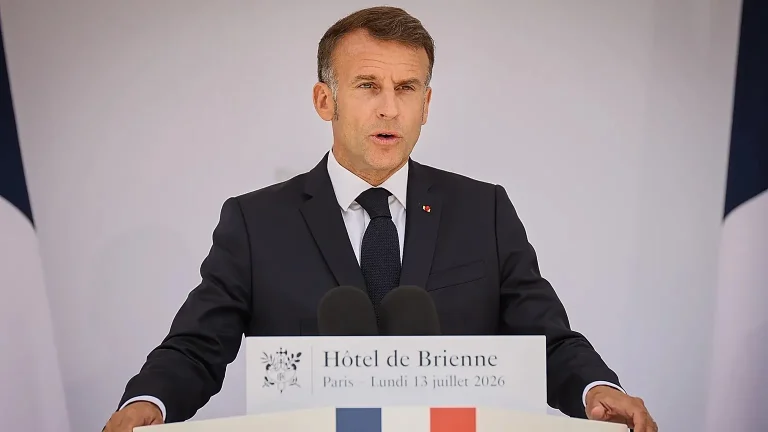 Διάγγελμα Μακρόν στη σκιά της κοινωνικής έκρηξης: Ακροαριστεροί και παραβατικά στοιχεία στα επεισόδια – (Video)