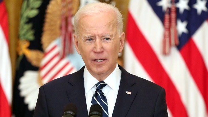 Μπάιντεν: Η Ουάσινγκτον επανεξετάζει την απαγόρευση ταξιδιών στην Ευρώπη
