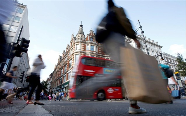 Βρετανία: Επιστήμονες κύρους καλούν την κυβέρνηση να πάρει πίσω την άρση των περιορισμών