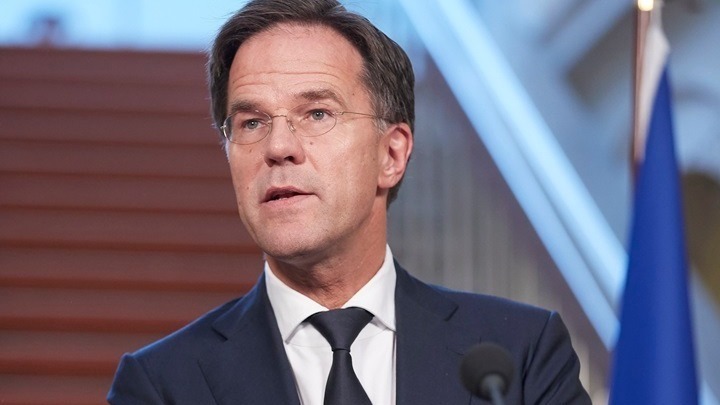 Έκπληξη από Ρούτε: Ζητά “συγγνώμη” για τη χαλάρωση των μέτρων και αυξήθηκαν τα κρούσματα