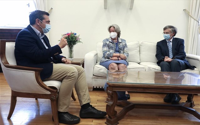 Τσίπρας: «Οι πολίτες να αγνοήσουν τον ανεύθυνα διχαστικό λόγο Μητσοτάκη και να εμβολιαστούν»