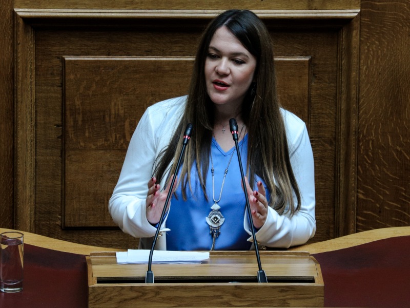 Τα «βρόντηξε» με «καρφιά» από το κόμμα του Βαρουφάκη η Αδάμου!