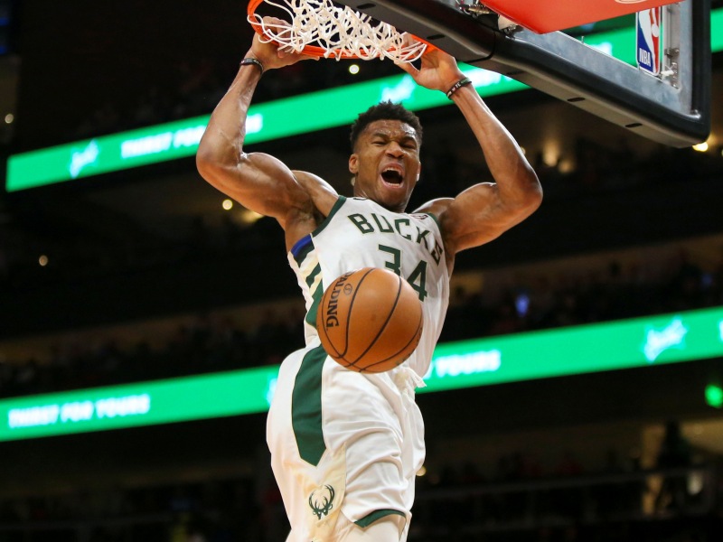 Με 186 εκατομμύρια δολάρια για τρία χρόνια παραμένει «Ελάφι» ο Αντετοκούνμπο!