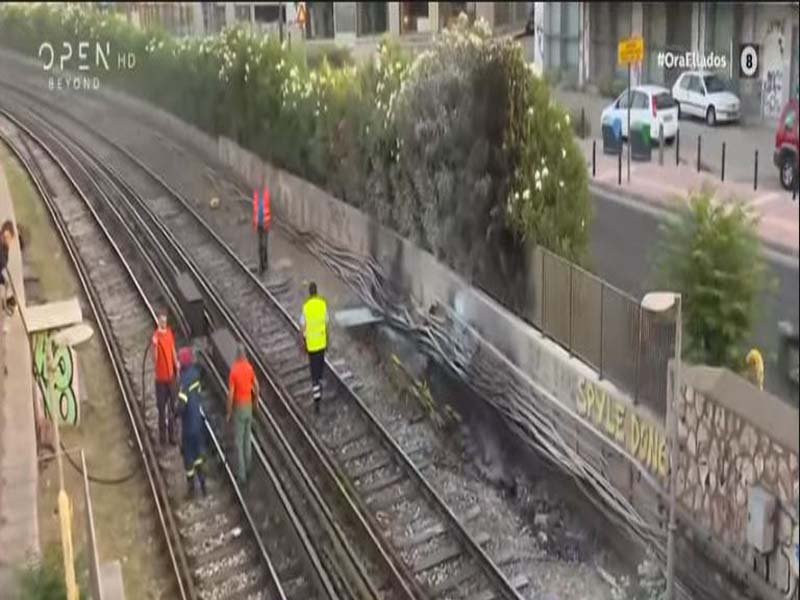 Με λεωφορεία του ΟΑΣΑ το Πειραιάς-Ταύρος μετά τη φωτιά στα καλώδια του ΗΣΑΠ