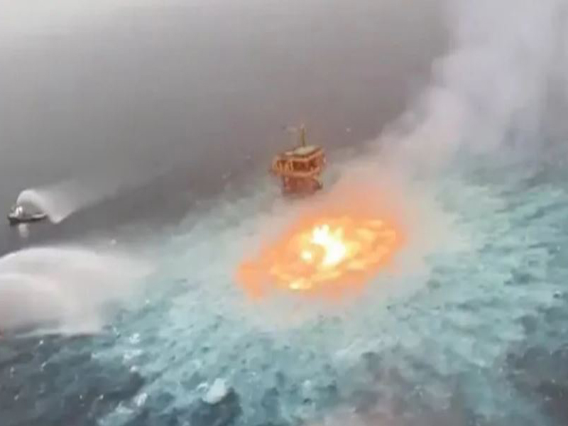 Εντυπωσιακό! Η φλεγόμενη θάλασσα! Τι συνέβη; (ΒΙΝΤΕΟ)