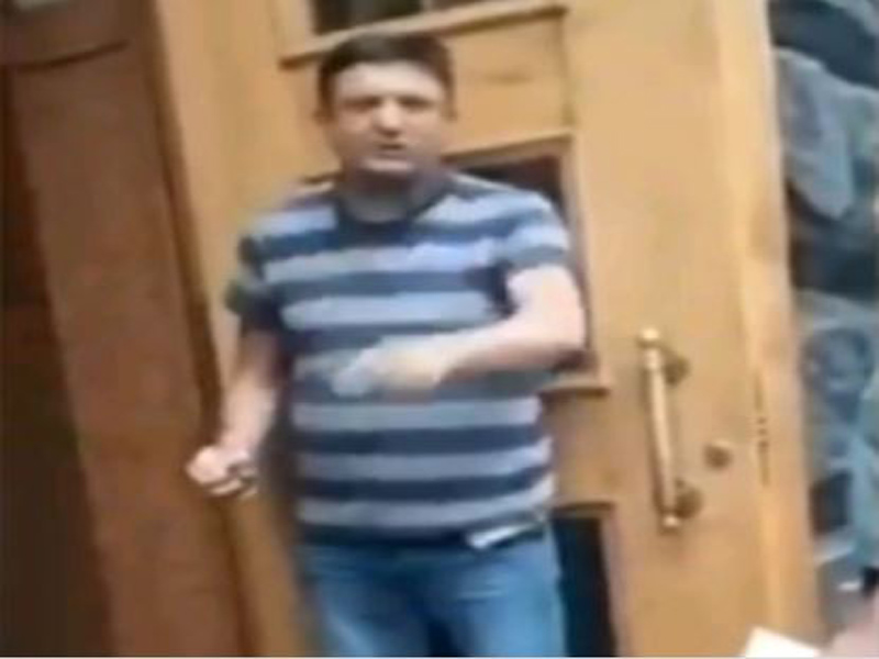 Μπήκε με χειροβομβίδα στην έδρα της ουκρανικής κυβέρνησης και απειλεί να ανατιναχθεί! (ΒΙΝΤΕΟ)