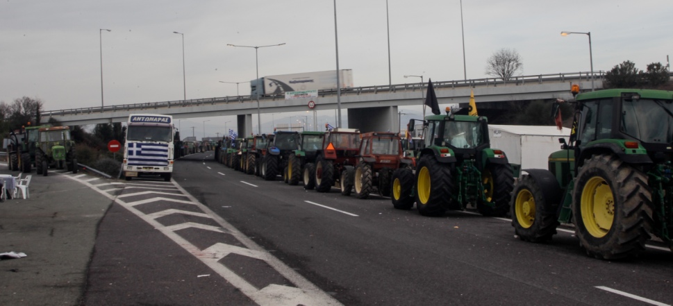 Μπλόκο και στην Ελασσόνα στήνουν οι αγρότες της περιοχής