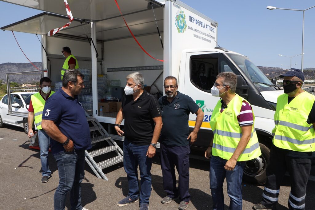 Περ. Αττικής: Ξεκινάει από αύριο η προσφορά 2.000 επιπλέον γευμάτων σε πυρόπληκτους και πυροσβέστες