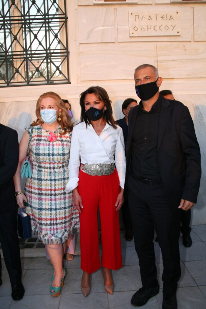 Ο Δήμαρχος Πειραιά Γιάννης Μώραλης στην παρουσίαση του βιβλίου «Τα Απομνημονεύματα περί της Φιλικής Εταιρείας» και την τελετή αποκαλυπτηρίων του Μνημείου των Φιλικών