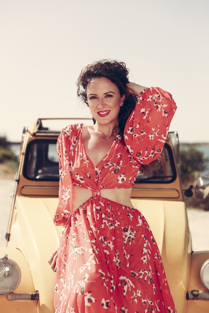 Η Λευκαδίτισσα Πάττυ Καλού τραγουδά για το αγαπημένο σε όλο τον κόσμο Ντεσεβό!