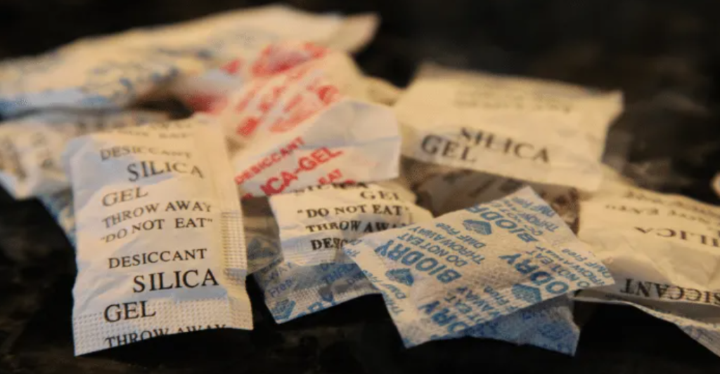 Ξέρετε πόσο χρήσιμα είναι τα φακελάκια γέλης πυριτίου;