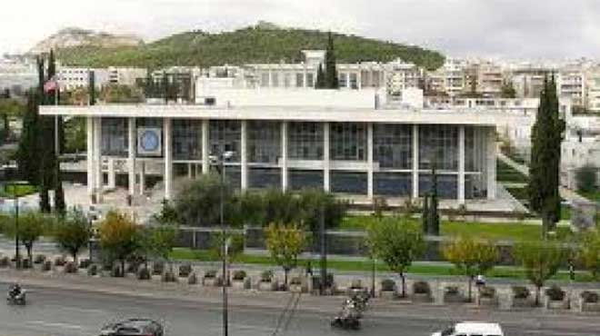 ΣΟΚ! Αφγανός επιχείρησε να αυτοπυρποληθεί έξω από την Αμερικανική Πρεσβεία στην Αθήνα