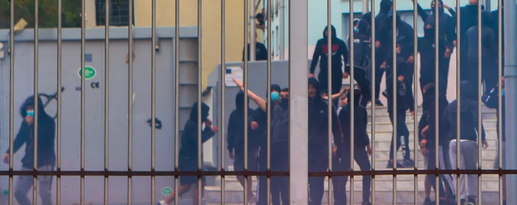 Νέα επεισόδια στη Θεσσαλονίκη: Φωτιές έξω από το ΕΠΑΛ Ευόσμου