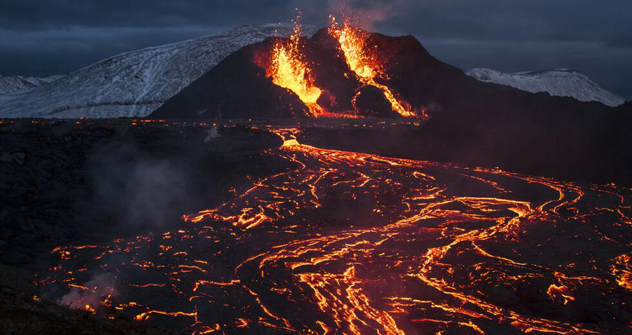 Ποτάμι λάβας σαρώνει το νησί Λα Πάλμα