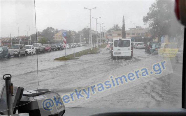 Σφοδρές καταιγίδες στην Κέρκυρα – Προβλήματα στο οδικό δίκτυο