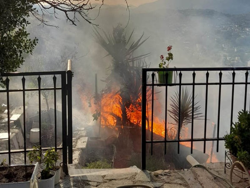 Δύο τραυματίες από έκρηξη αερίου σε δεξαμενή σπιτιού στα Καλύβια! (ΦΩΤΟ)