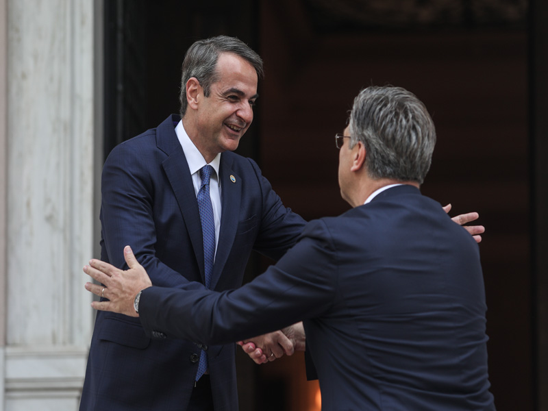 Η «θερμή» συνάντηση Μητσοτάκη – Πλένκοβιτς και το «ευχαριστώ» του έλληνα πρωθυπουργού