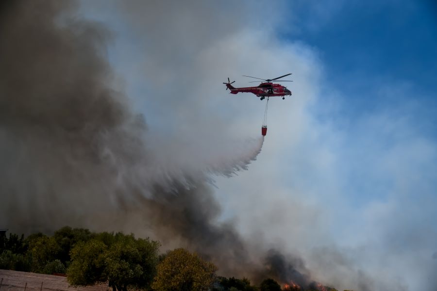 Διακοπή κυκλοφορίας στην Ανάβυσσο και στο Πόρτο Γερμενό για τις φωτιές σε Κερατέα και Βίλλια