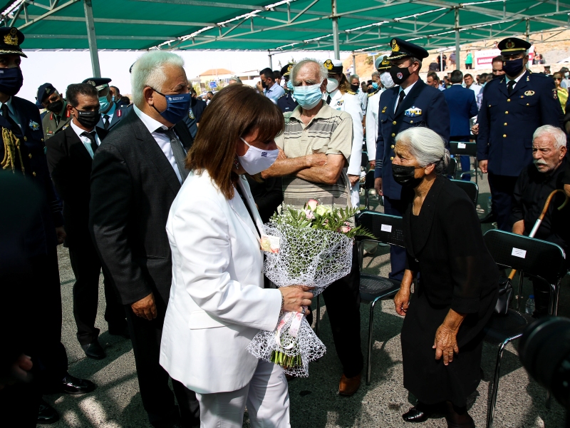 Η συγκίνηση και το μήνυμα της Σακελλαροπούλου στην επέτειο του Ολοκαυτώματος της Βιάννου